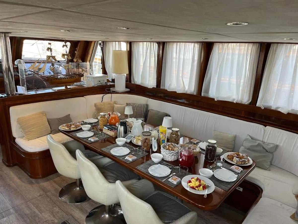 Tersane IV Vincitore 4 Hotel Di Bruno Barbieri Palermo Botel